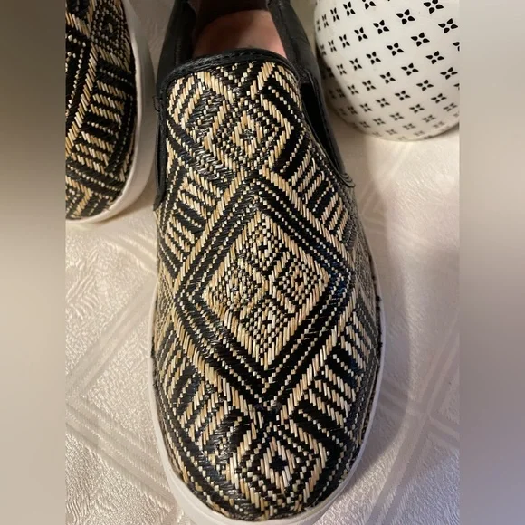 Dr Scholls Slip-ons - Picture 3 of 9